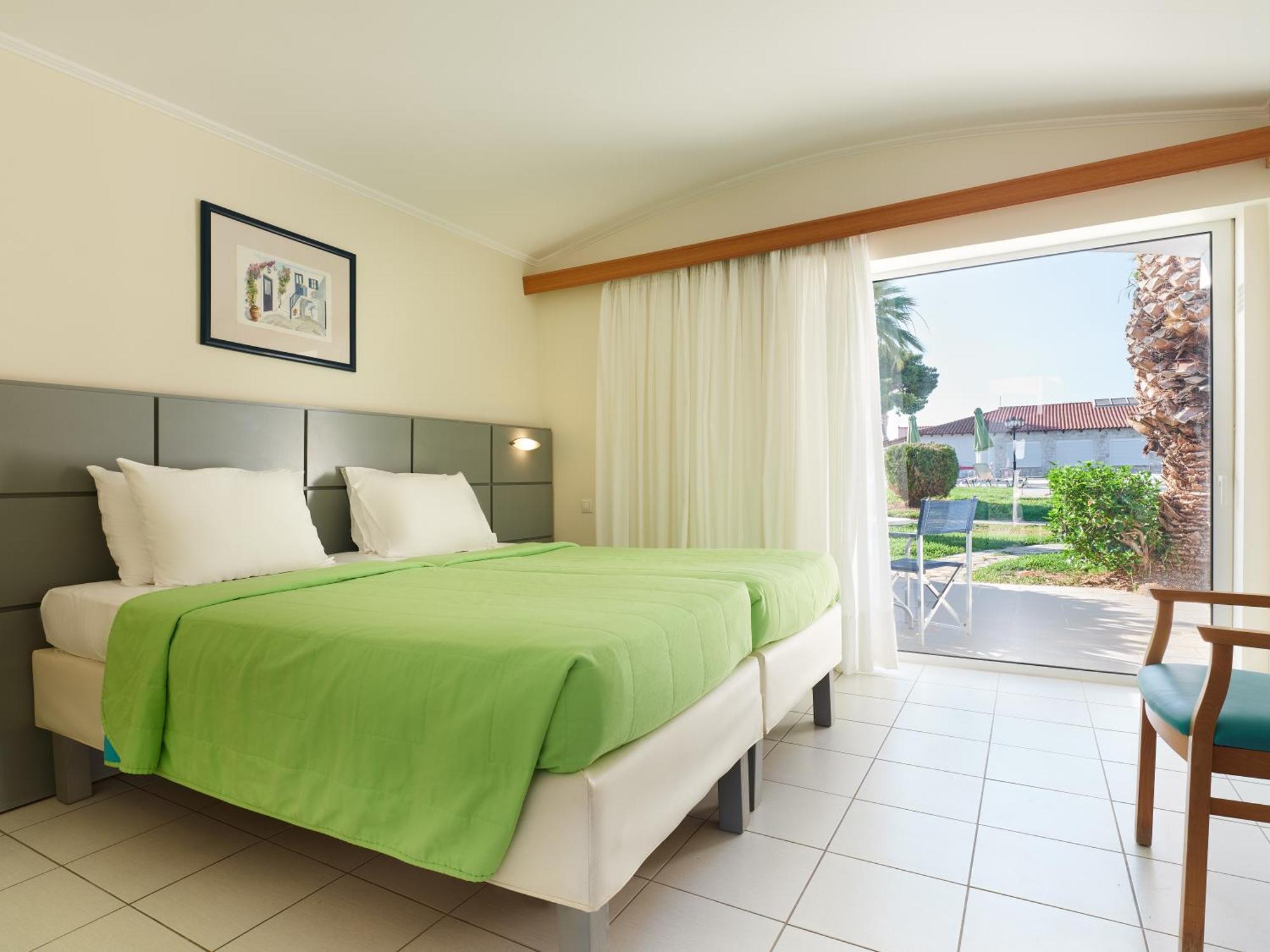 Kinetta Beach Resort And Spa Dış mekan fotoğraf
